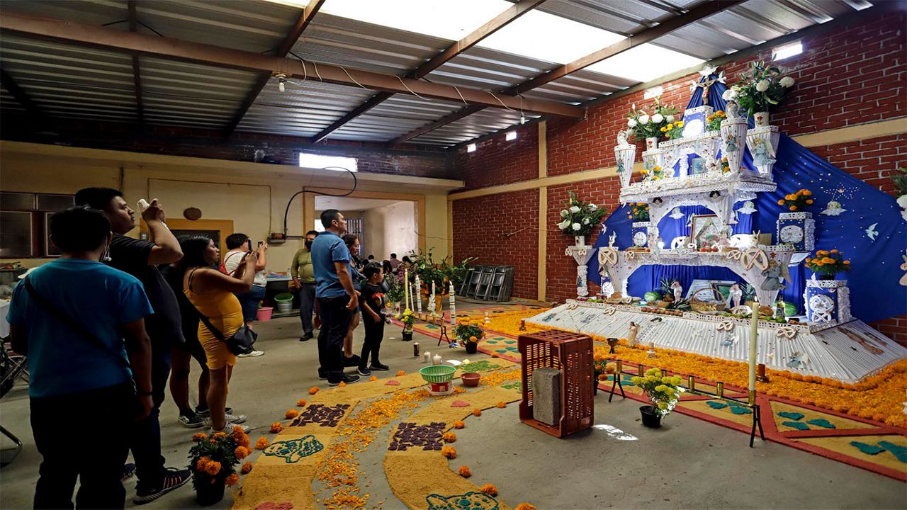 Día De Muertos En Huaquechula, Puebla: Ofrendas Gigantes