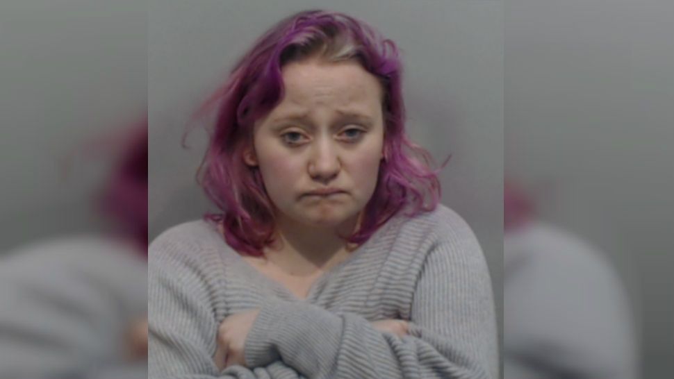 Booking photo of Alyssa Qualls (Hays County Sheriff's Office)