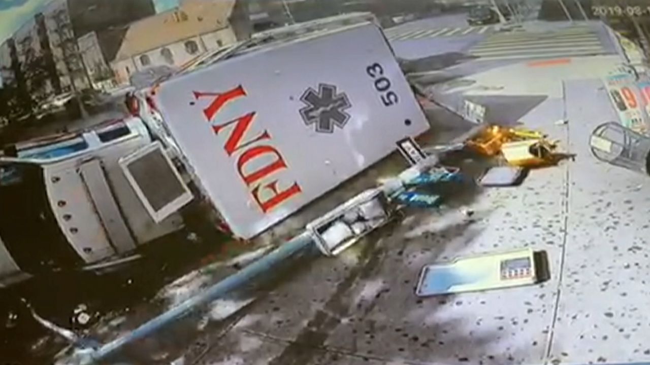 Dos ambulancias chocan entre sí al acudir a la misma llamada de auxilio
