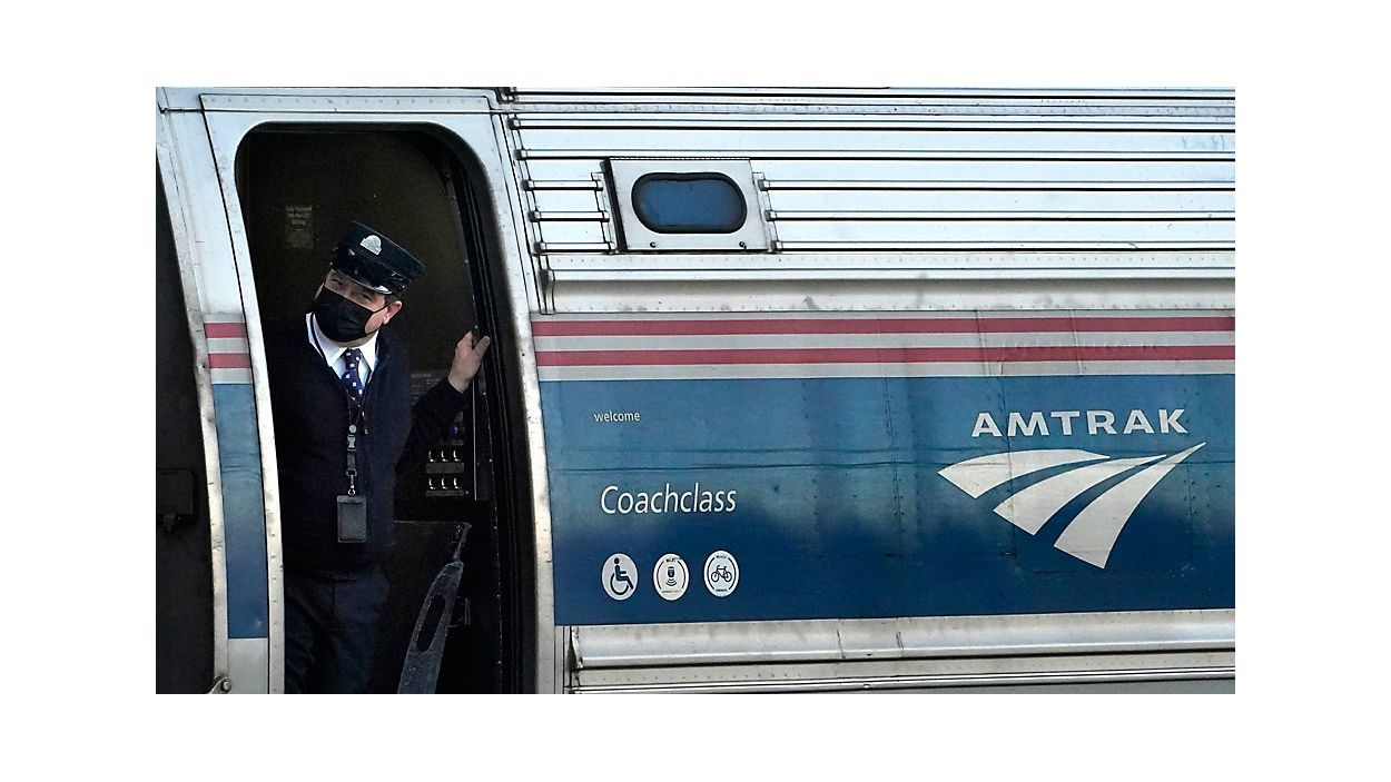 Отзывы о поездах 2023. Поезд Amtrak. Amtrak Downeaster arriving North Station. Пассажирские поезда по. Торонто Railroad.