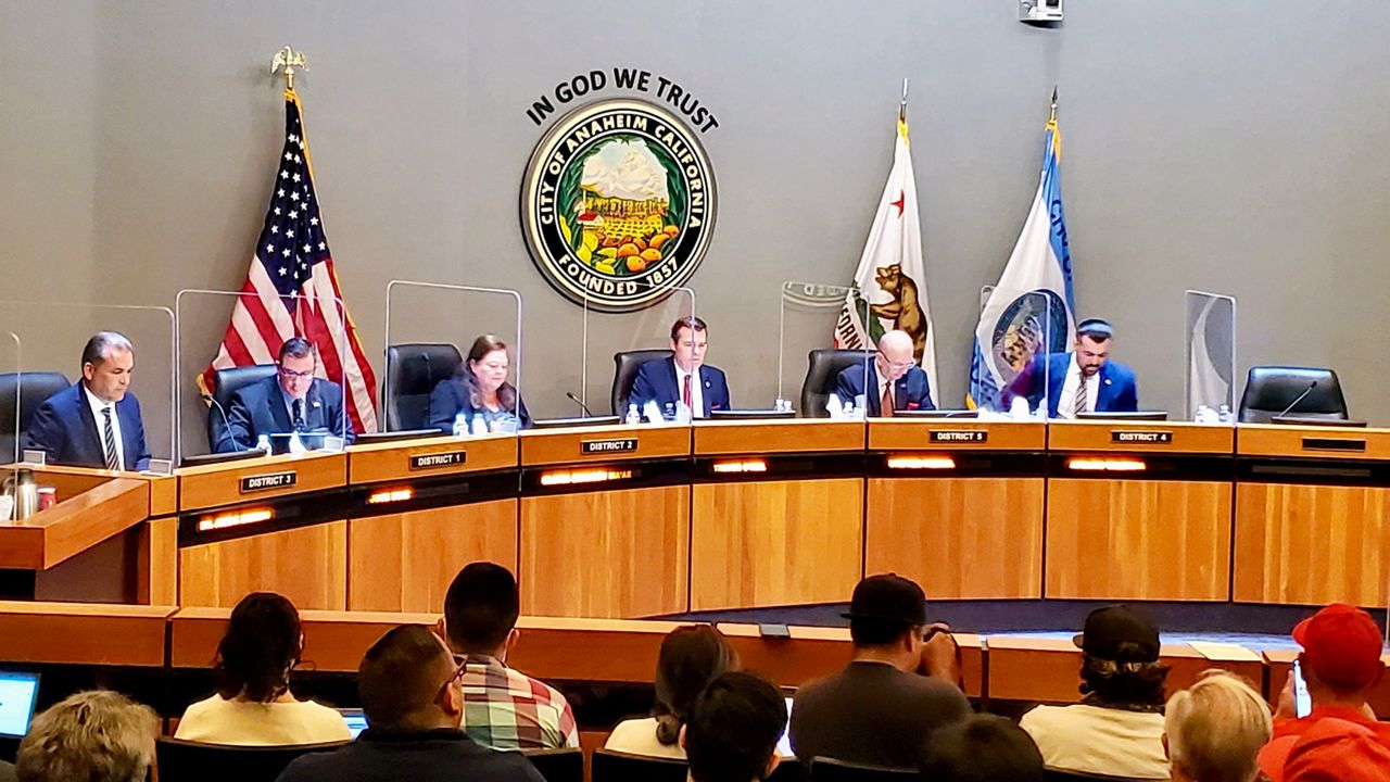 Anaheim city council (Spectrum News/Joseph Pimentel)