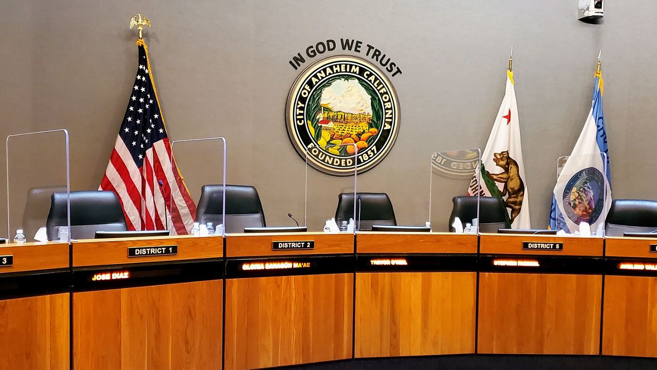 Anaheim city hall chambers (Spectrum News/Joseph Pimentel)