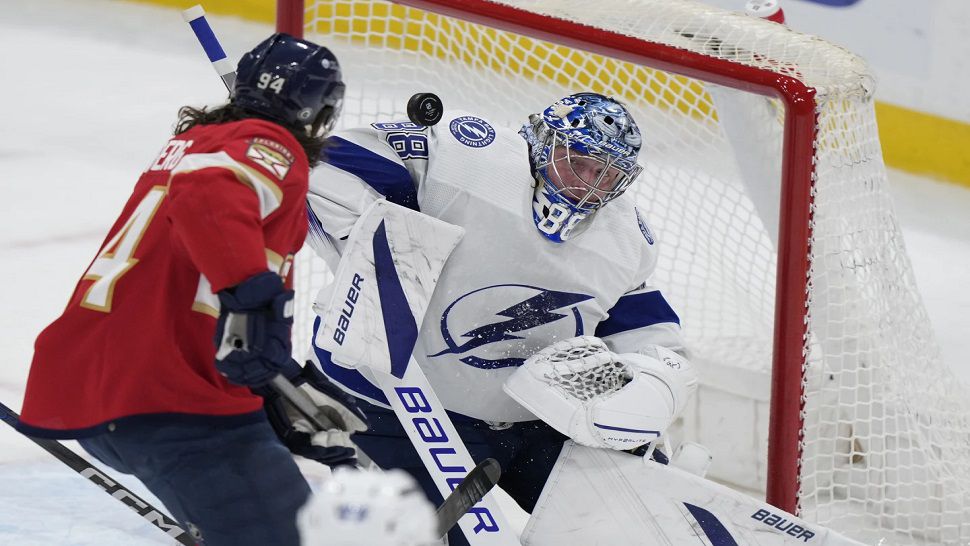 Lightning top Canadiens 4-3