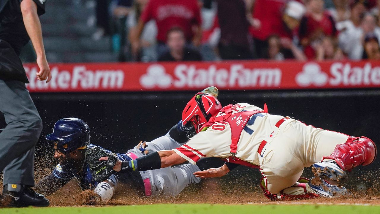 Red Sox overcome triple play in 7-1 victory over Braves