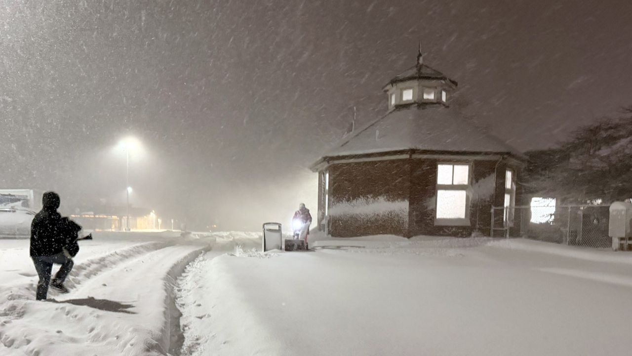 Snow, frozen valve left dozens snowed in at Thruway rest stop, traveler says