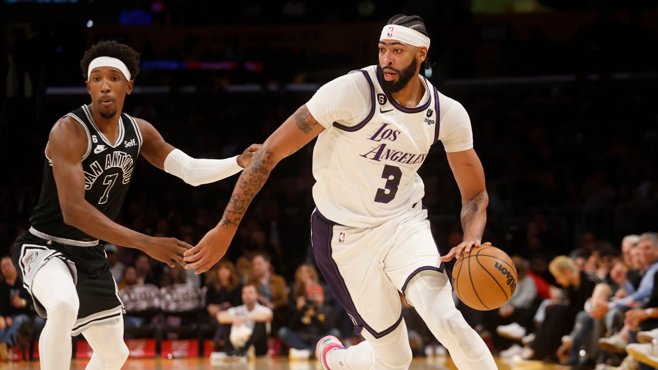 Lakers easily beat San Antonio for 3rd consecutive win