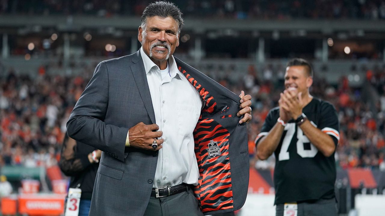 Anthony Munoz  Cincinnati Bengals 