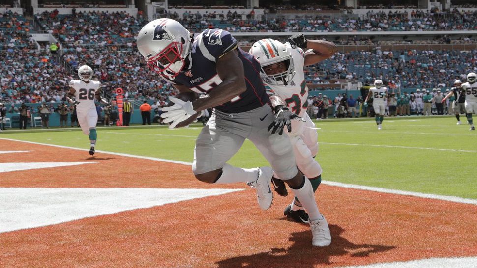 Patriots defense, Antonio Brown dominate in 43-0 rout of Dolphins