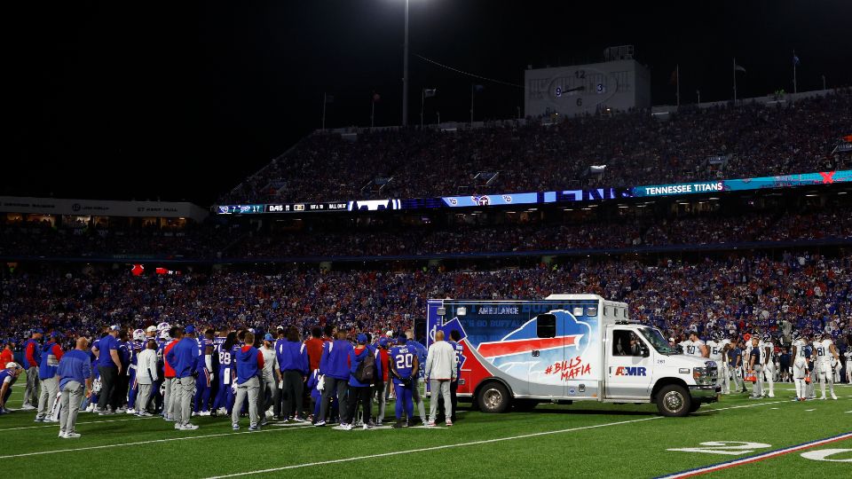 NFL Player seriously injured in Monday Night Football, Game