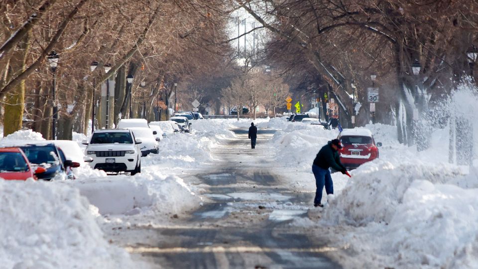 Buffalo blizzard: Bills, Sabres send support to devastated city