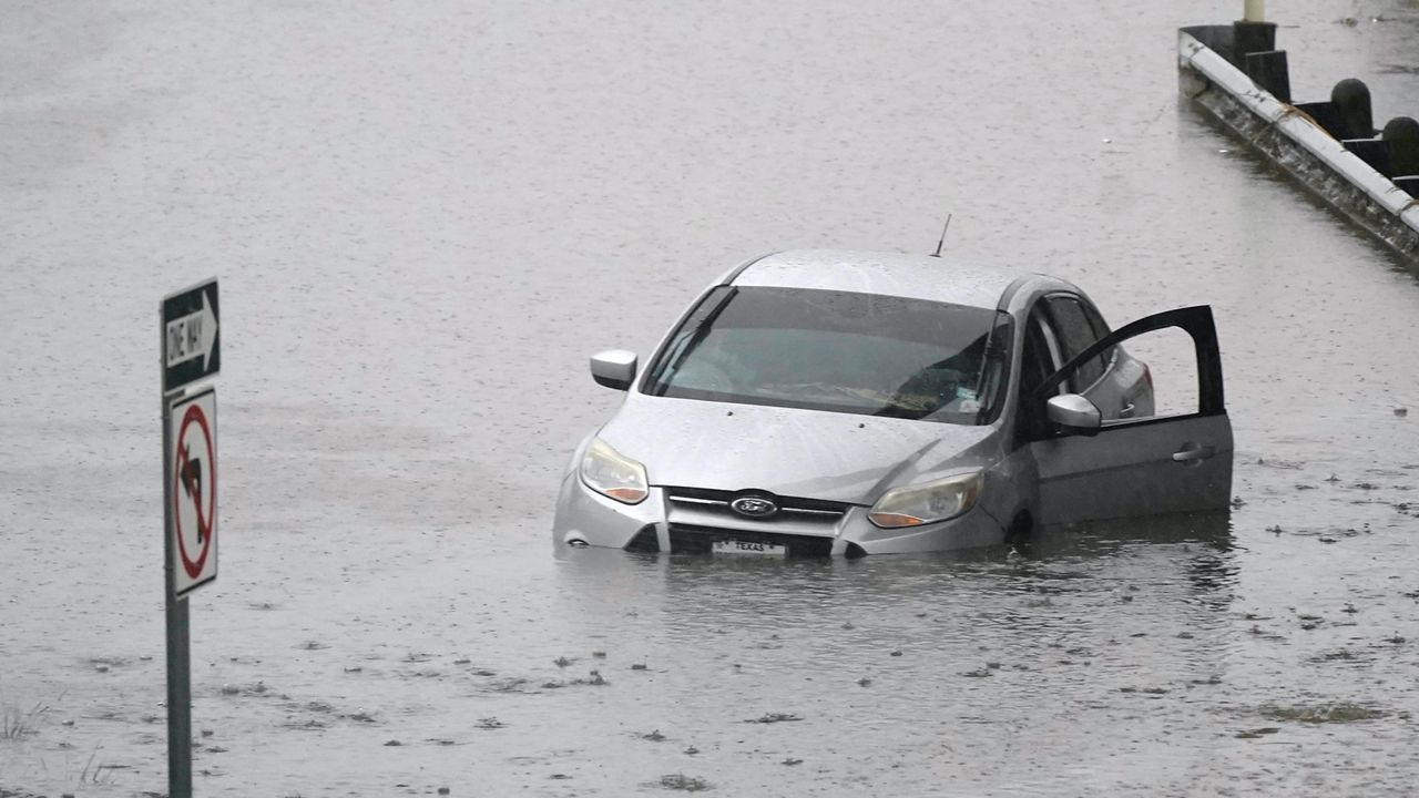 Flooded road photo.