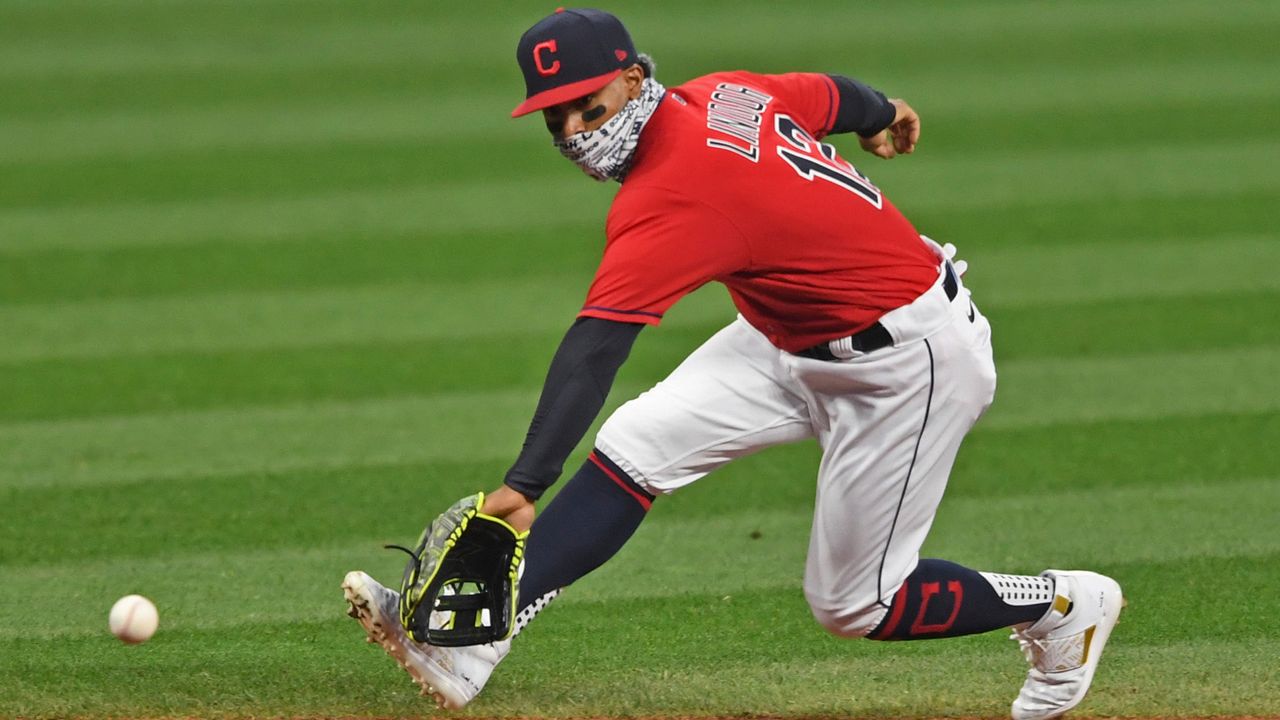 Francisco Lindor of the New York Mets rounds third base before