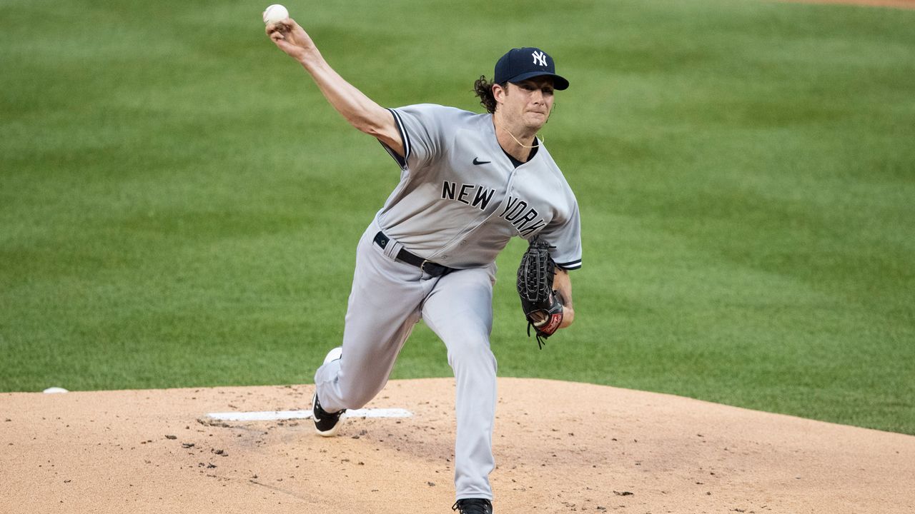 Yankees' charter flown by father of pitcher Clarke Schmidt