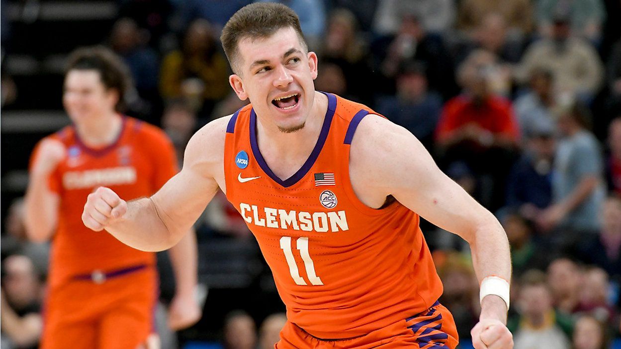 Joseph Girard helps III lead Clemson to Sweet 16