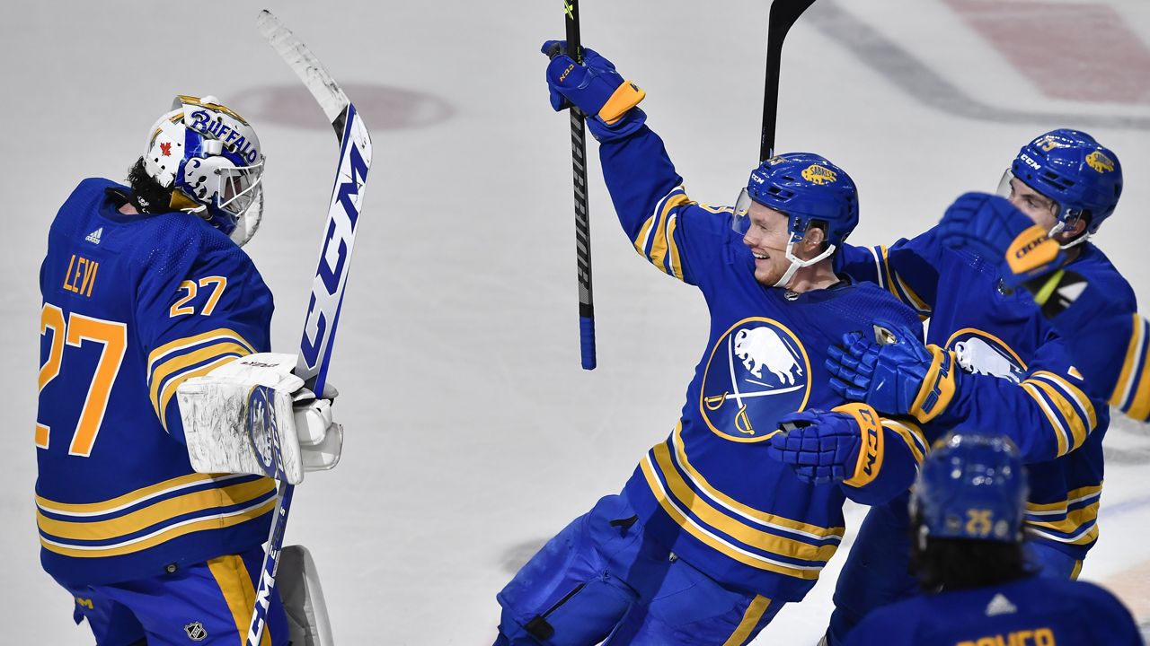 Cozens scores game-winning goal in OT, lifts Buffalo Sabres to 3-2 win over  Tampa Bay Lightning