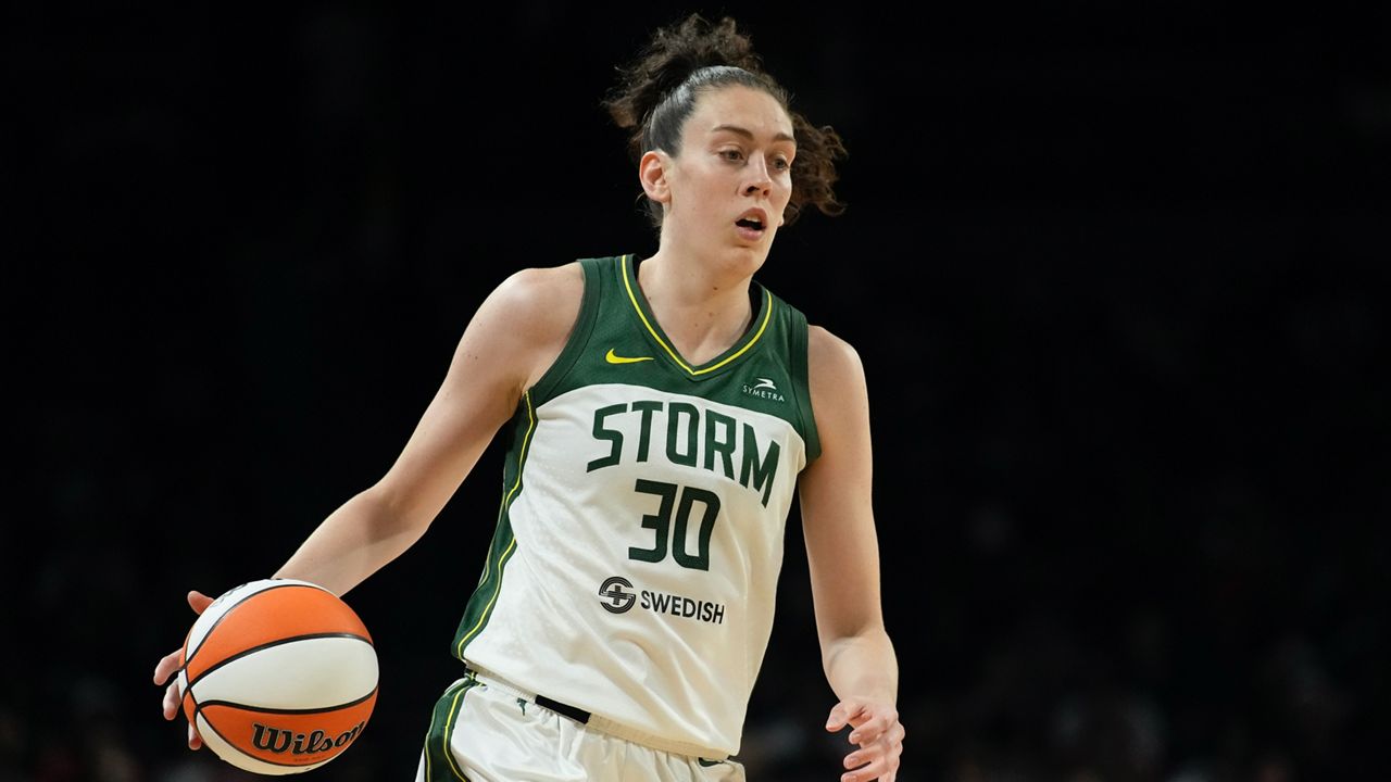 Parker announces she is signing with Las Vegas Aces