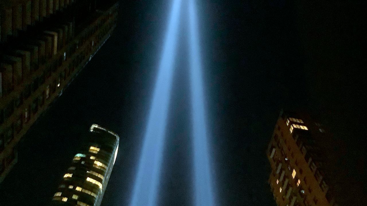 NYC no cancelará su Tributo de Luz para las víctimas del 9/11