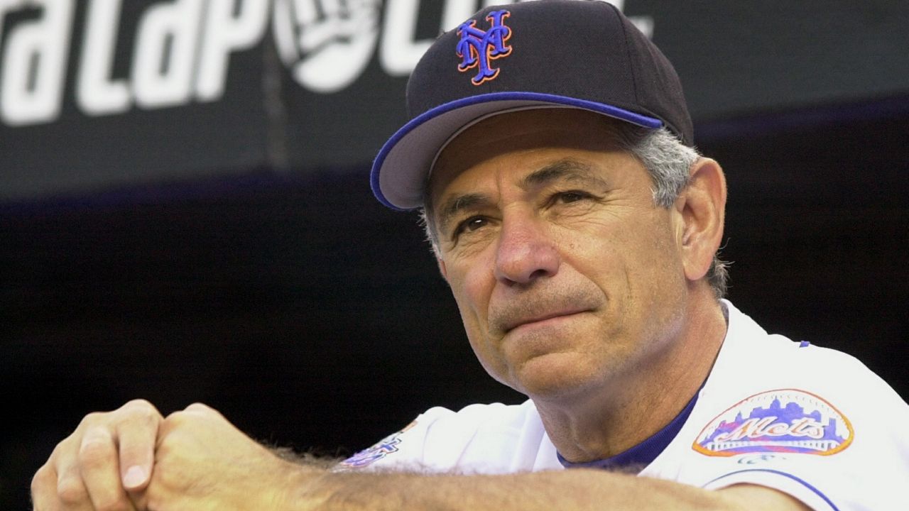 Bobby Valentine's mustache disguise with Mets
