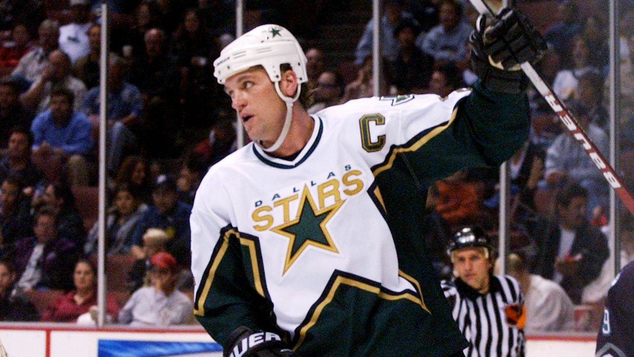 Dallas Stars defenseman Derian Hatcher rounds the Anaheim Mighty Ducks net after scoring a goal during the third period Friday, Nov. 22, 2002, in Anaheim, Calif. The Stars won 4-0. (AP Photo/John Hayes)