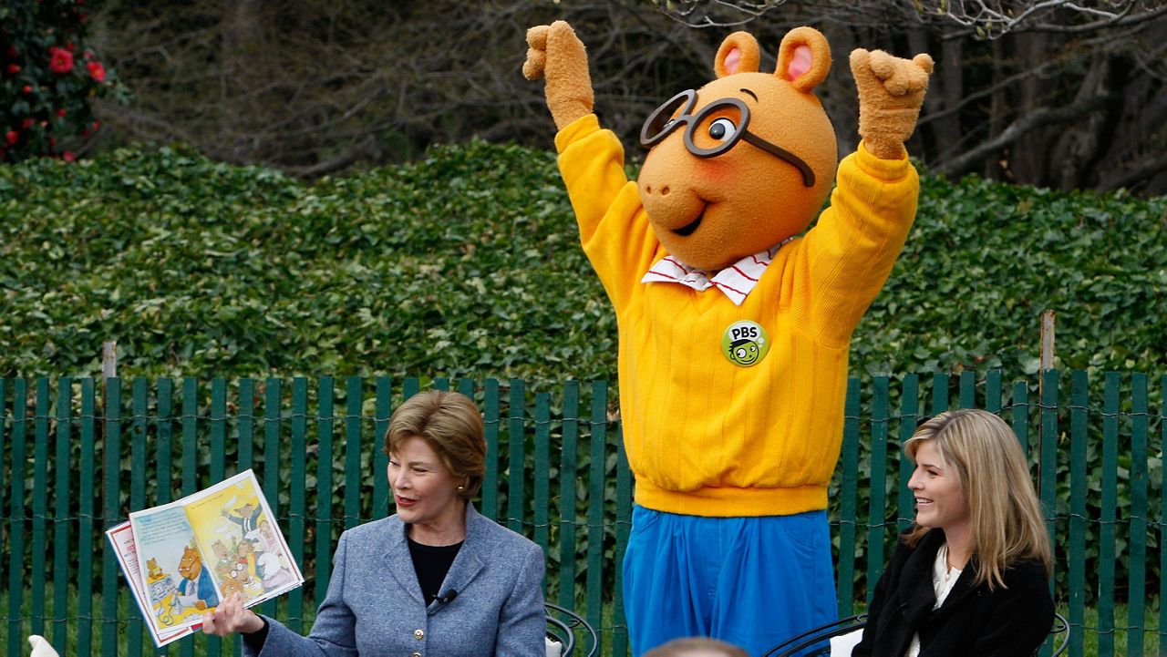 FILE: First lady Laura Bush, left, daughter Jenna Bush, right, accompanied by PBS' Arthur, read to the children at the White House Easter Egg Roll, Monday, March 24, 2008, on the South Lawn at the White House in Washington. (AP Photo/Ron Edmonds)