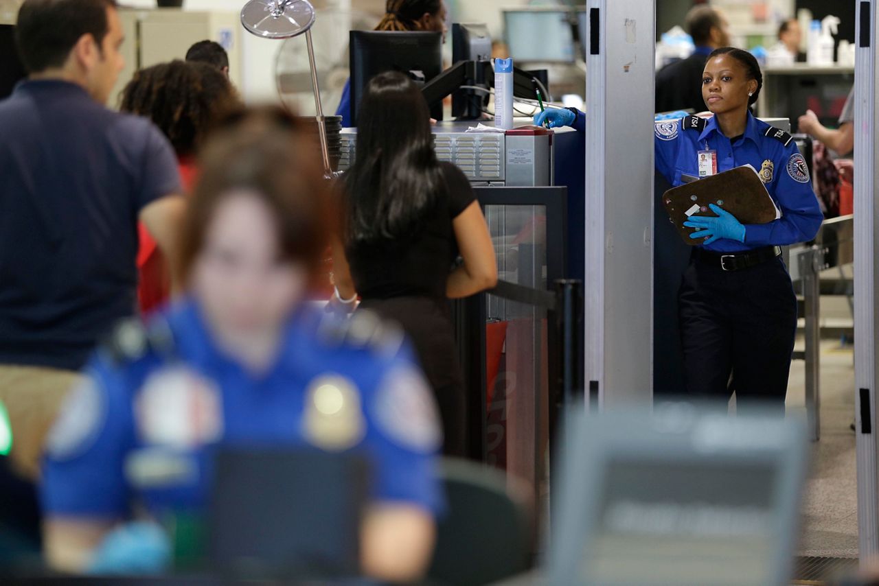 mujer detenida arma aeropuerto