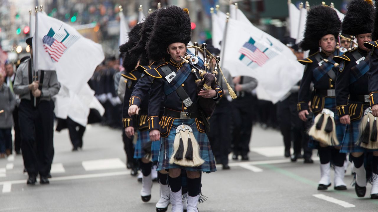 NYC St. Patrick's Day Parade: Mayor de Blasio marches