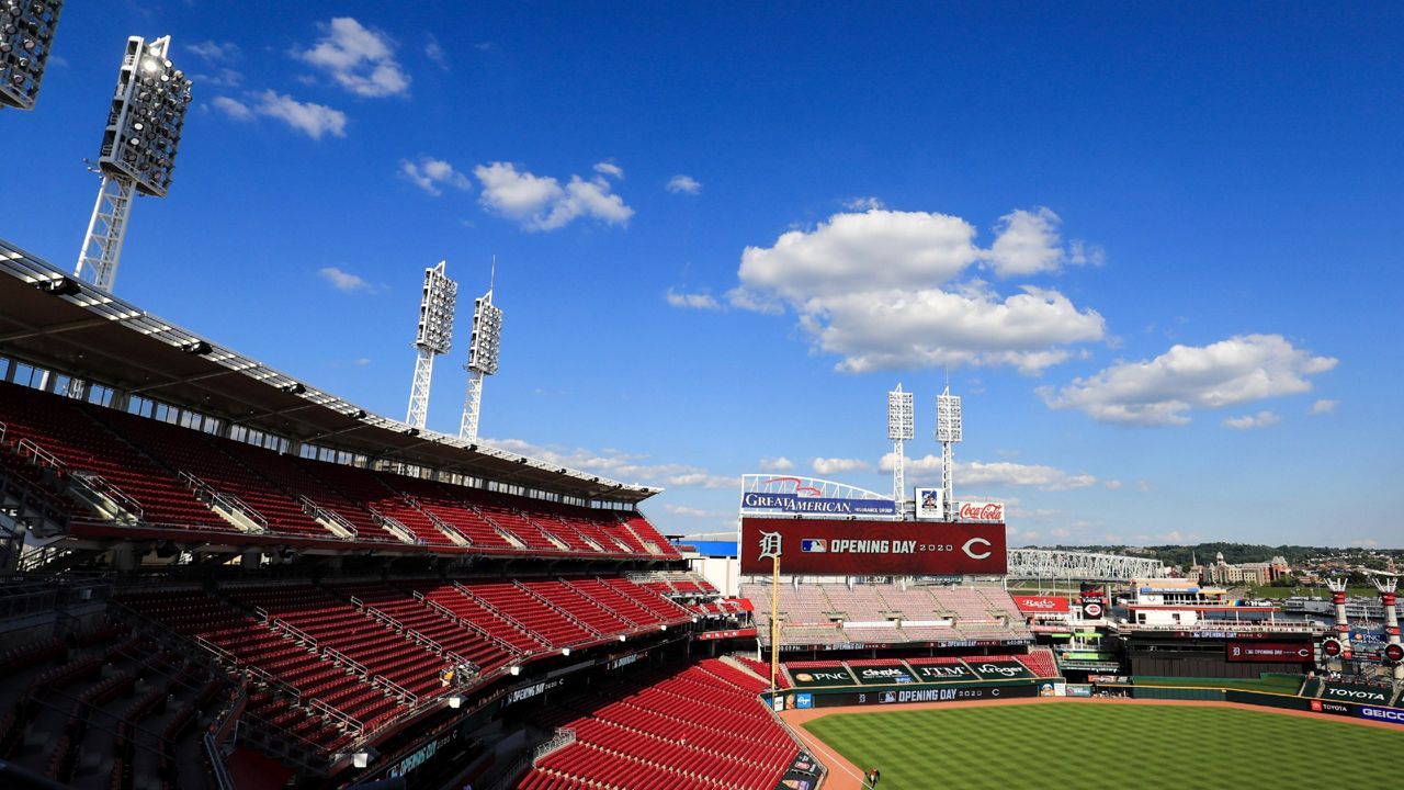 Cincinnati Reds: How to stay cool at Great American Ball Park