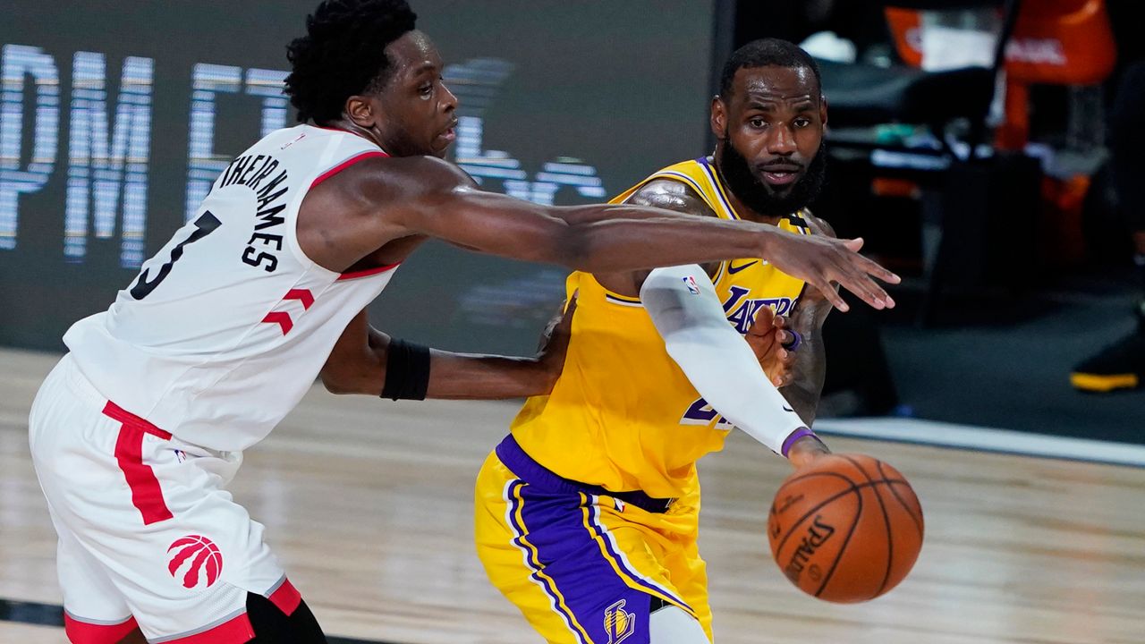 Raptors beat Lakers, LeBron struggling with limited minutes