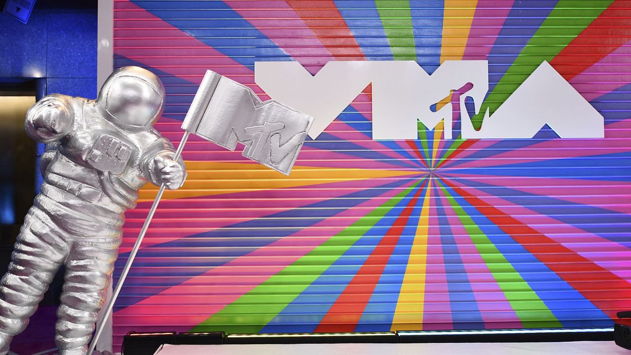 New York landmarks lit in honor of MTV’s 40th birthday