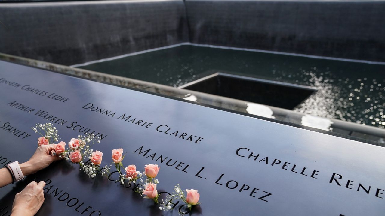 NYC conmemora 20 años de los ataques terroristas del 9/11