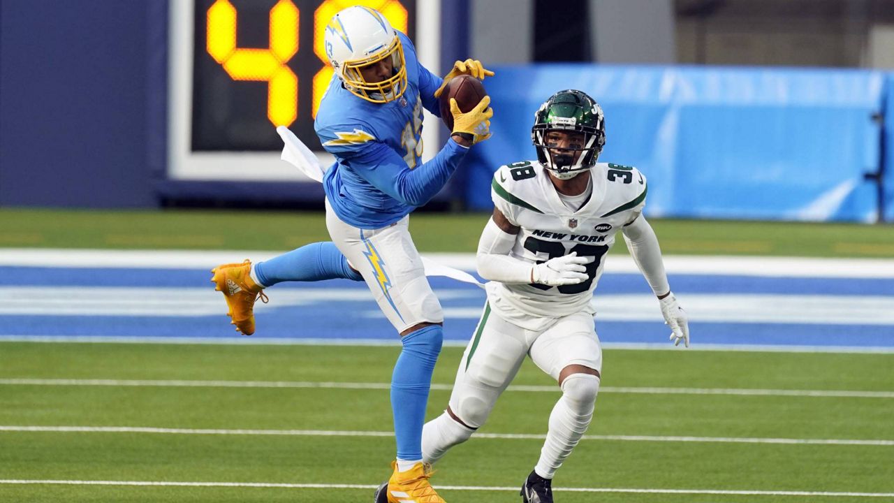 L.A. Chargers wide receiver Keenan Allen, left, catches the ball during the first half of an NFL game Sunday, Nov. 22, 2020, in Inglewood, Calif. (AP/Jae C. Hong)