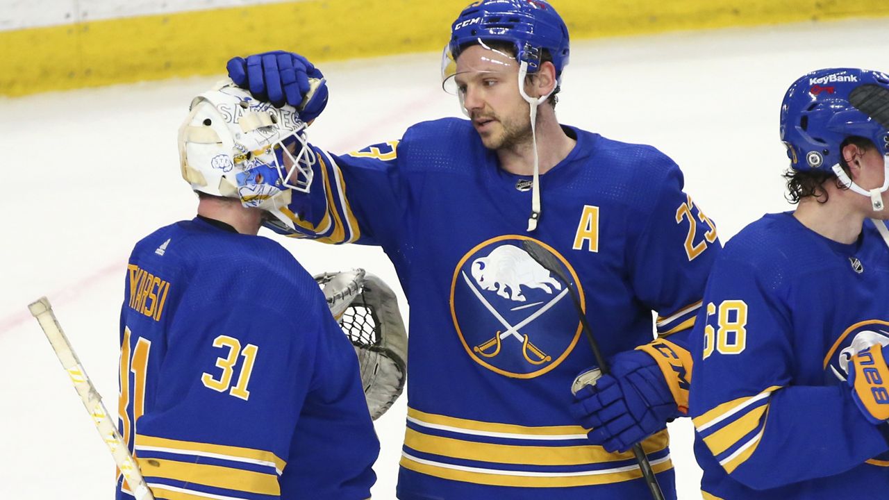 Buffalo Sabres players make stop at Bills game