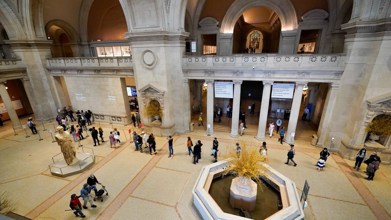 metropolitan museum of art entrance hall