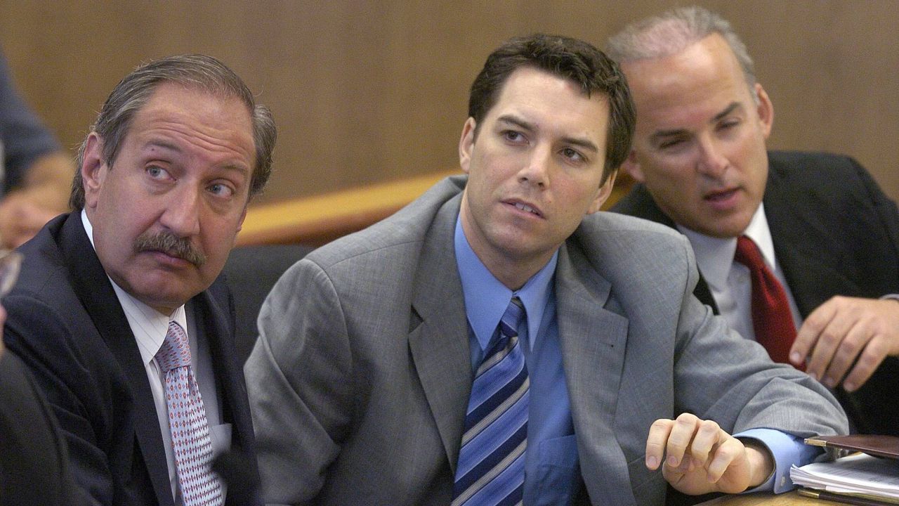 In this July 29, 2004, file photo, Scott Peterson, center, with defense attorneys Mark Geragos, left, and Pat Harris listens to judge Alfred A. Delucchi in a Redwood City, Calif., courtroom. (Al Golub/The Modesto Bee via AP, Pool, File)
