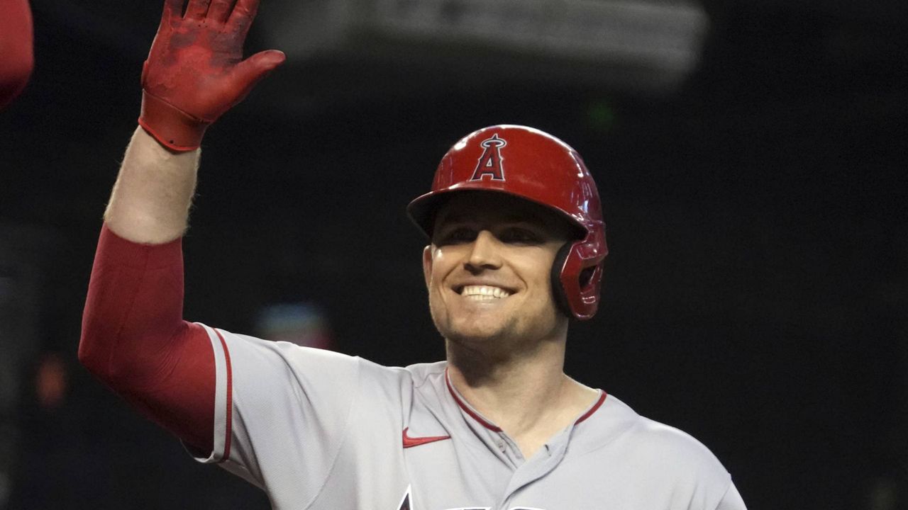 Angels roll to 10-3 win, send D-backs to 10th straight loss