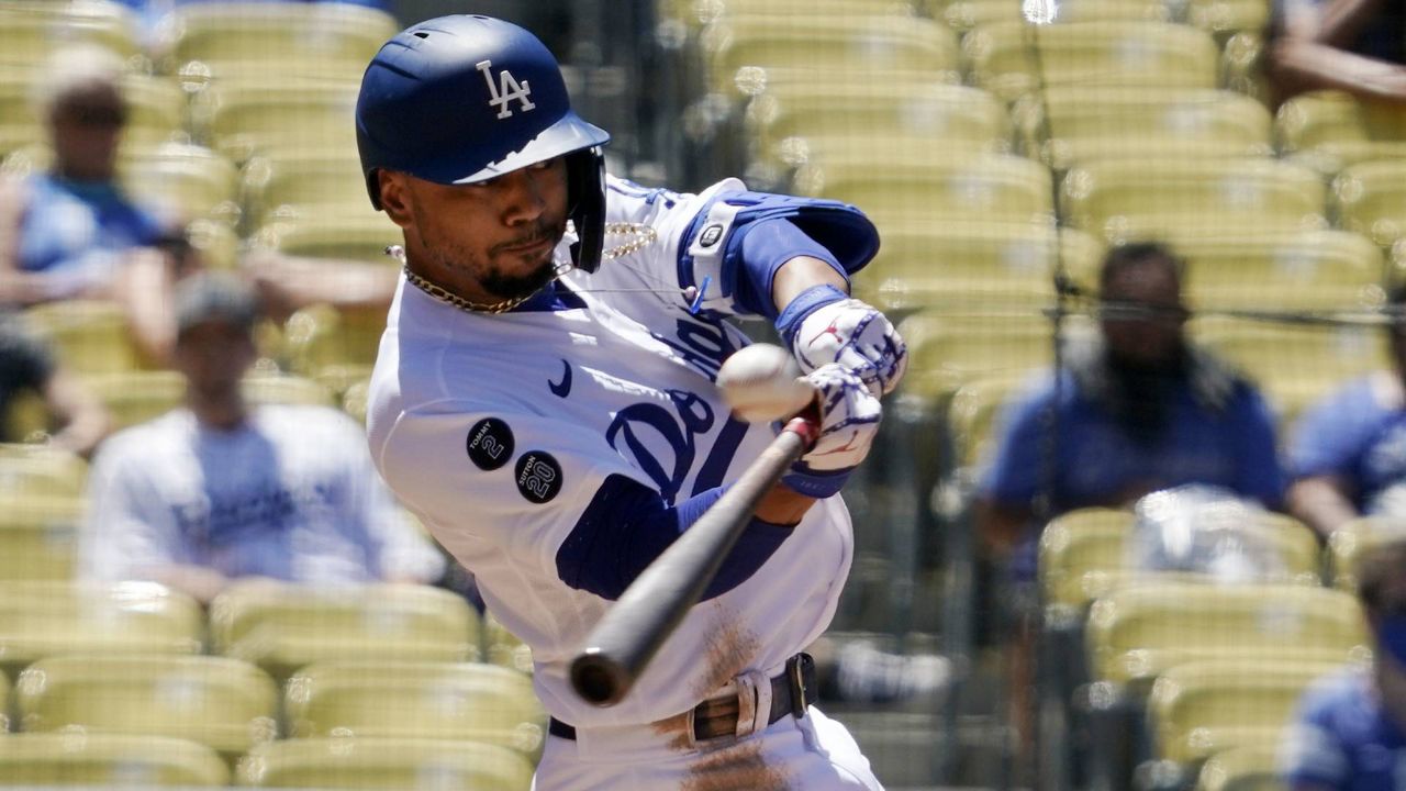 Buehler, Betts propel Dodgers to 53 win over Rangers