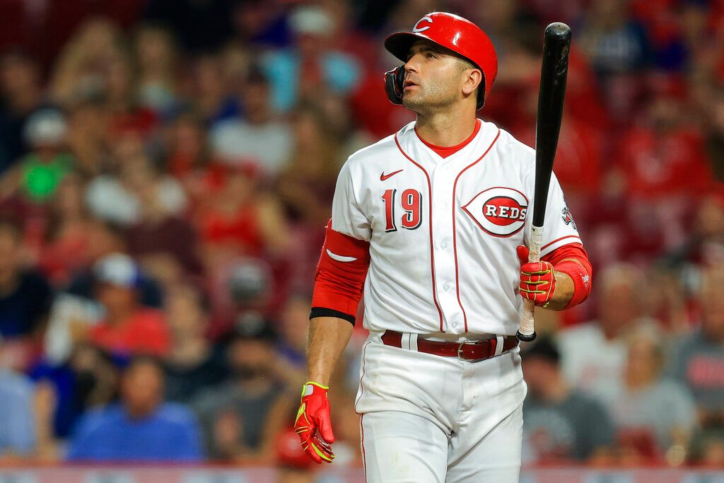 Votto becomes fifth Reds player with 2,000 hits