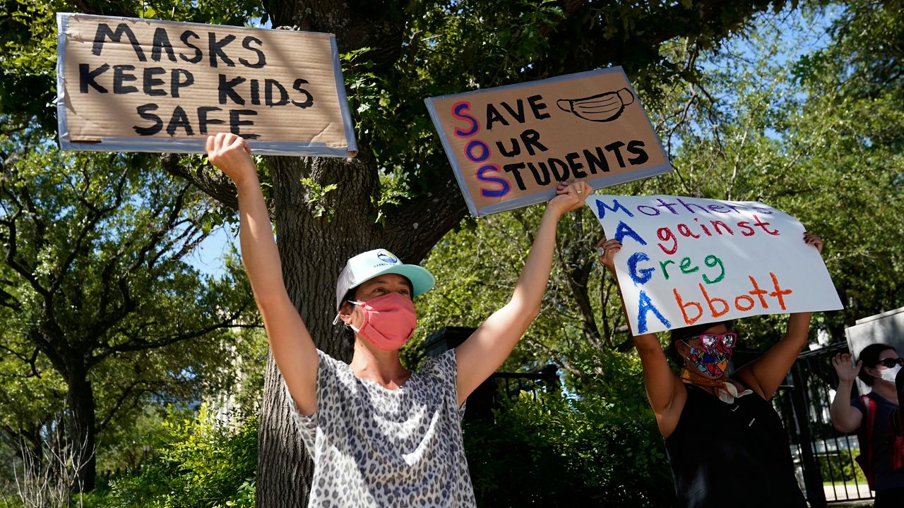 Judge orders a halt to Texas mask mandate ban in schools