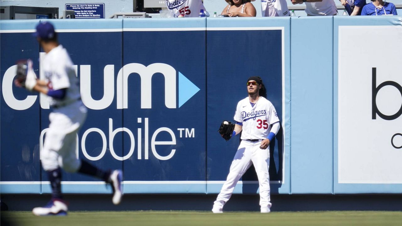 Julio Urias rebounds, Dodgers win fifth straight