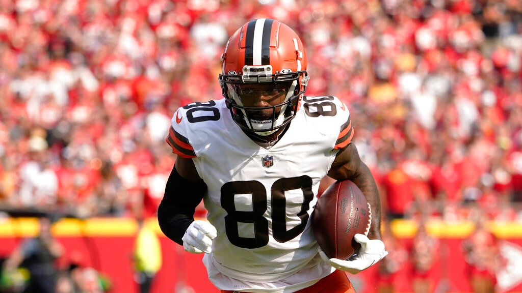 Cleveland Browns wide receiver Jarvis Landry runs for a touchdown against the Kansas City Chiefs during an NFL football game Sunday, Sept.12, 2021, in Kansas City, Mo. (AP Photo/Ed Zurga)