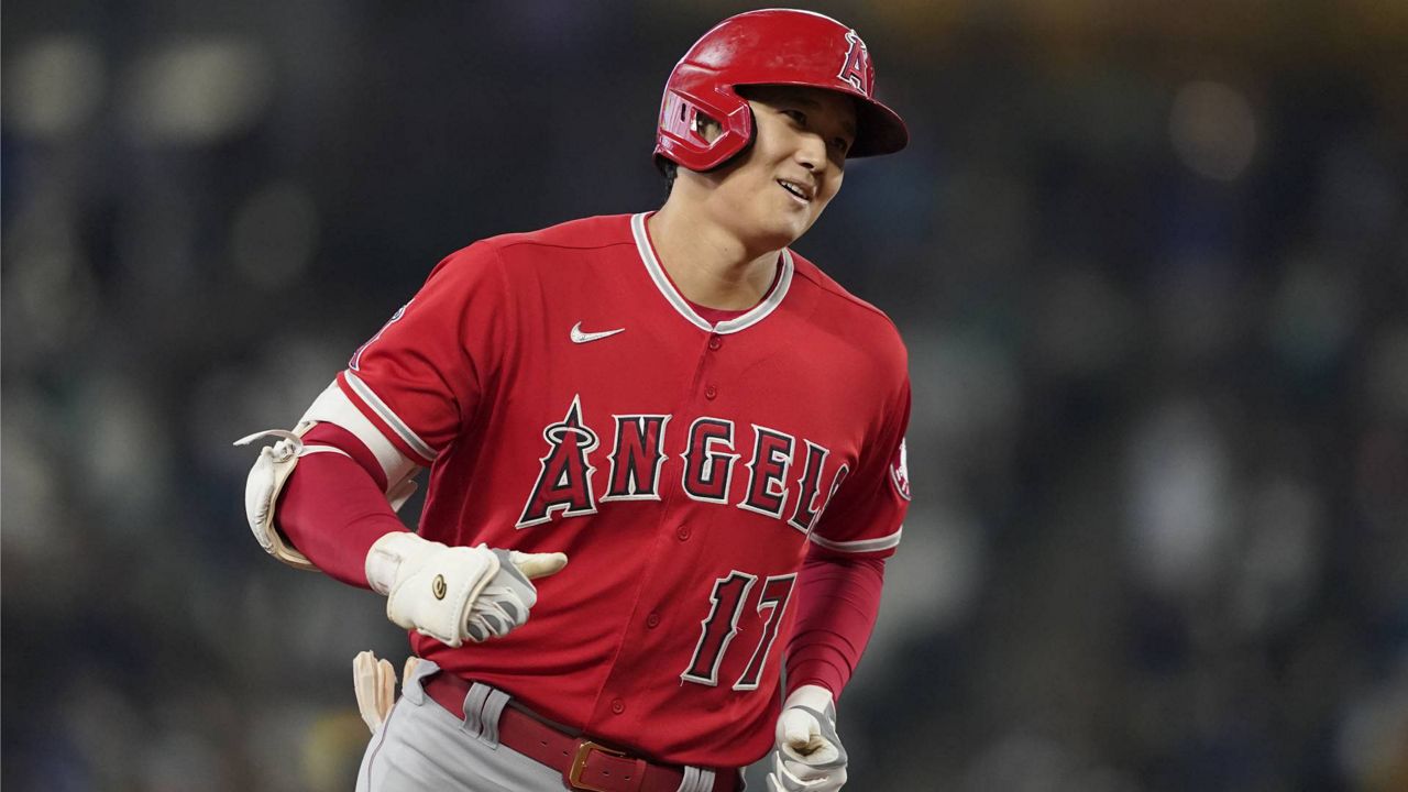 Shohei Ohtani hit with 'Come to Seattle' chants by Mariners fans