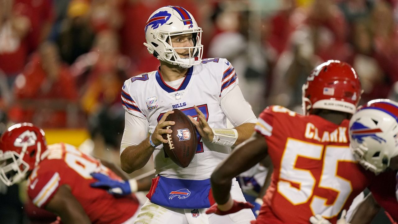 Final score: Chiefs handle Bills 38-24, win second straight AFC