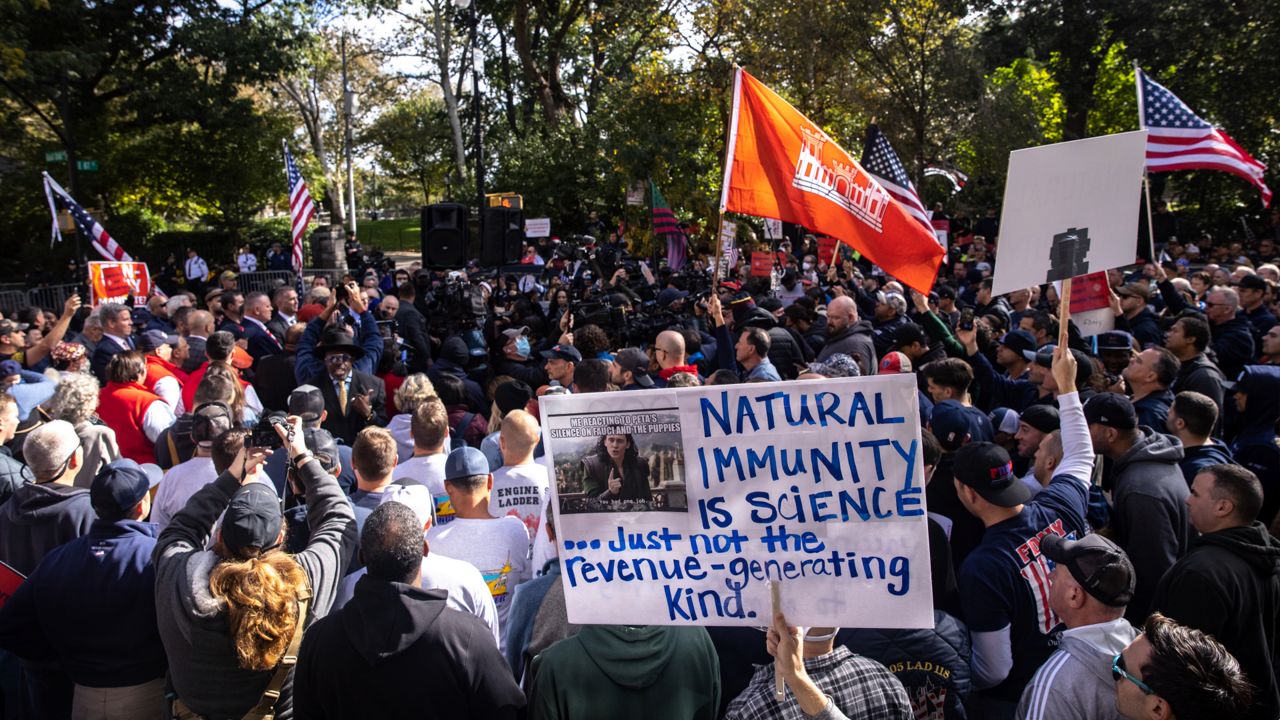 New York City municipal workers protested at Gracie Mansion against the coming COVID-19 vaccine mandate for city workers, Thursday, Oct. 28, 2021 (AP Photo/Jeenah Moon)