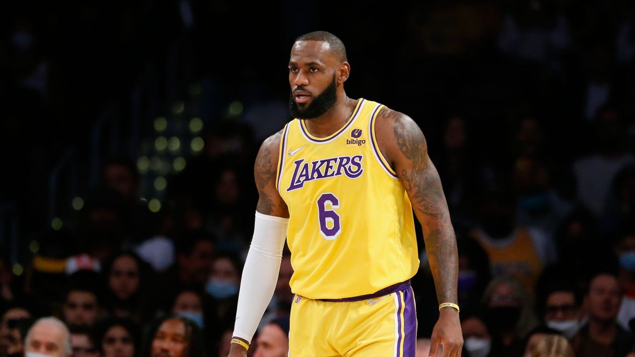 LeBron James' No. 6 Lakers Jersey Revealed by Lakers Ahead of 2021