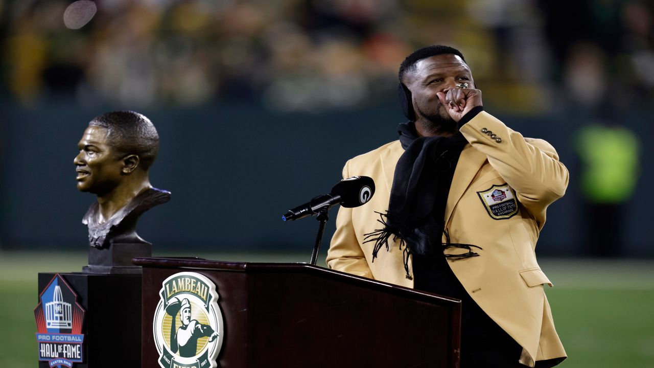 Vignette: LeRoy Butler's name going up at Lambeau