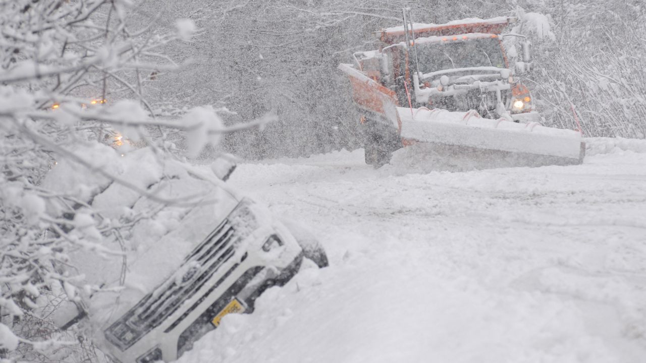 Snow pummels parts of Northeast; thousands without power
