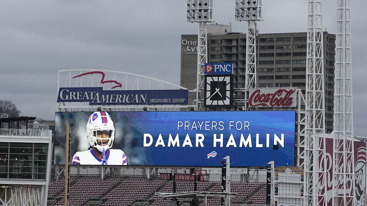 Damar Hamlin enters Buffalo Bills team locker room ahead of