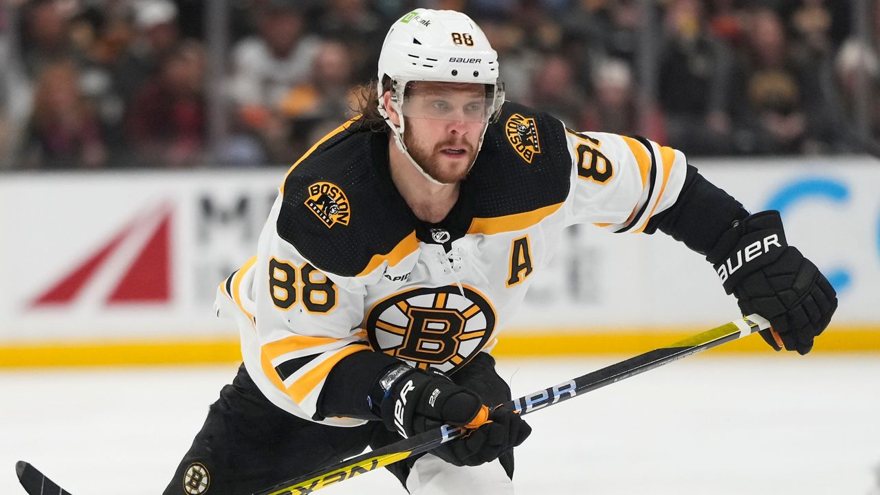 Bruins' David Pastrnak gets us up to date on his activities - The