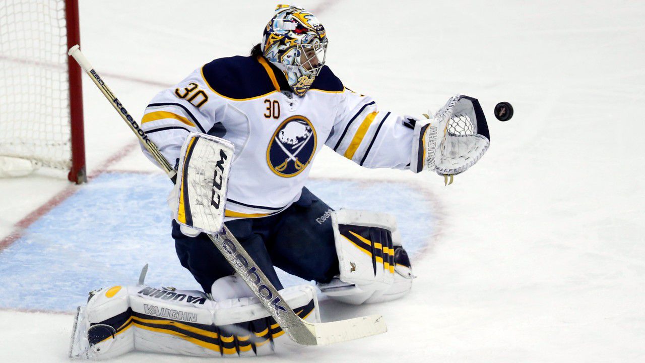 Dominik Hasek assists Sabres in honoring goalie Ryan Miller