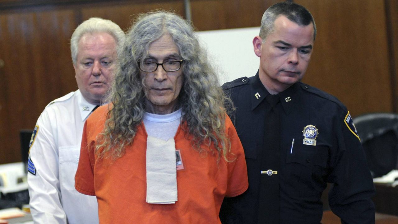 Convicted serial killer Rodney Alcala appears in court in New York, Jan. 7, 2013. (AP Photo/David Handschuh, Pool)